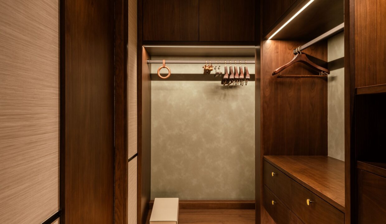 RWDOH_Facilities_Residence_2Bedroom_Wardrobe2-2076