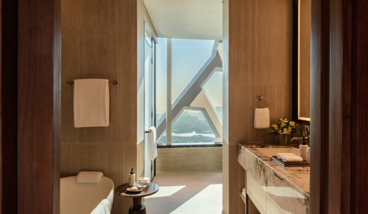 RWDOH_Facilities_Residences_3Bedroom_MasterBathroom-1275